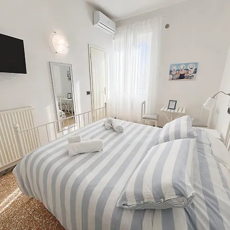 A Casa Di Mario E Nene Bed & Breakfast Viareggio Exterior photo