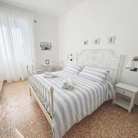 A Casa Di Mario E Nene Bed & Breakfast Viareggio Exterior photo