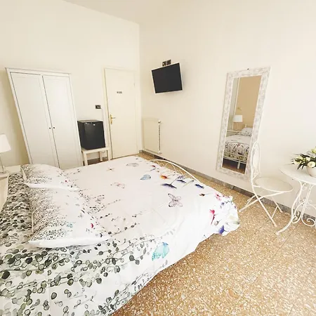 A Casa Di Mario E Nene Bed & Breakfast Viareggio Exterior photo