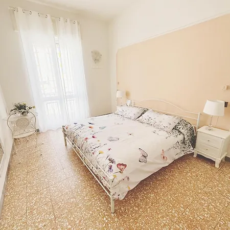 A Casa Di Mario E Nene Bed & Breakfast Viareggio Exterior photo
